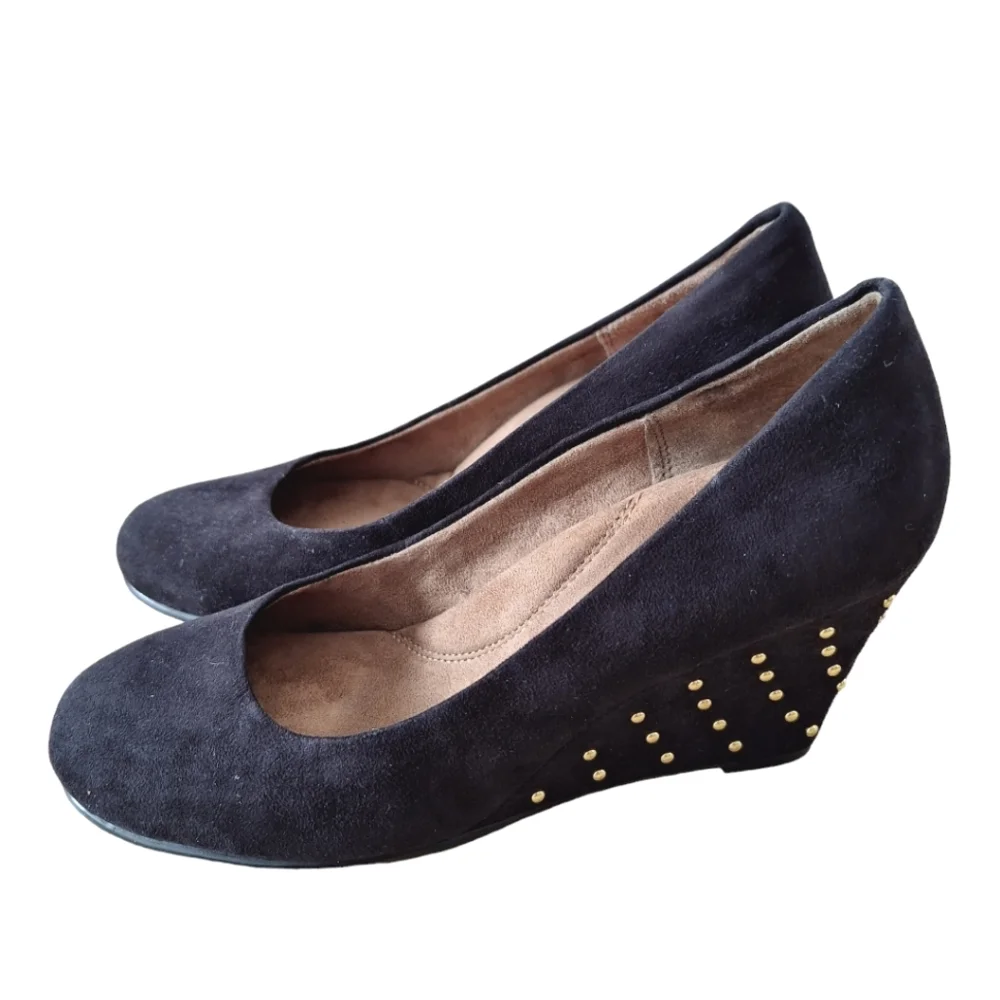 Aerosoles Women's Plum Tree Black Suede Studded Wedge Heels Pumps Like New sz7